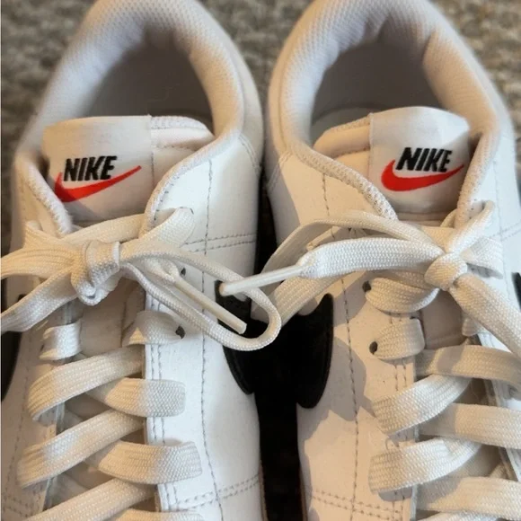 Women’s Nike sneakers - Picture 2 of 4